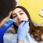 אשה בטיפול שיניים