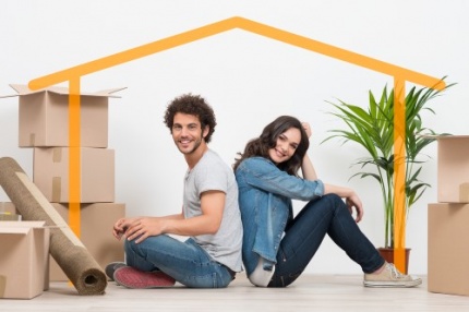 זוג שזקוק להלוואה לרכישת בית